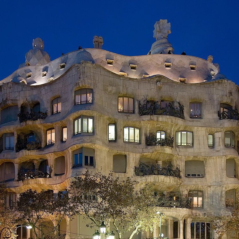 1280px-Casa_Milà_-_Barcelona,_Spain_-_Jan_2007.jpg