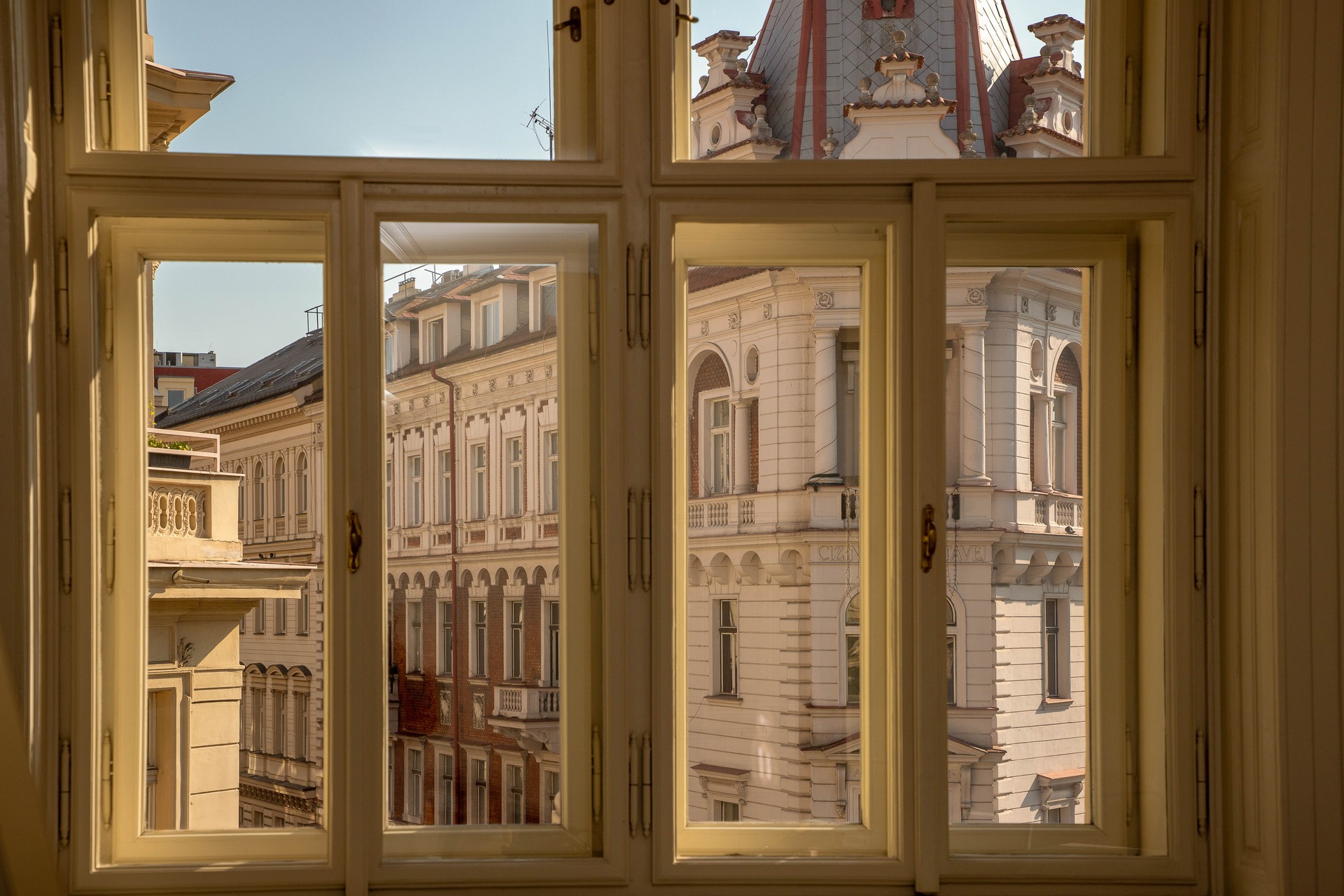 _Sir_Prague_Lobby_2_Martin_Morrell