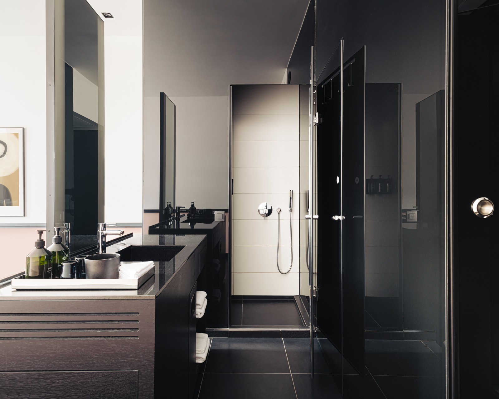 Sir-Albert-Hotel-Sircle-Collection-Deluxe-Twin-Bathroom-2023
