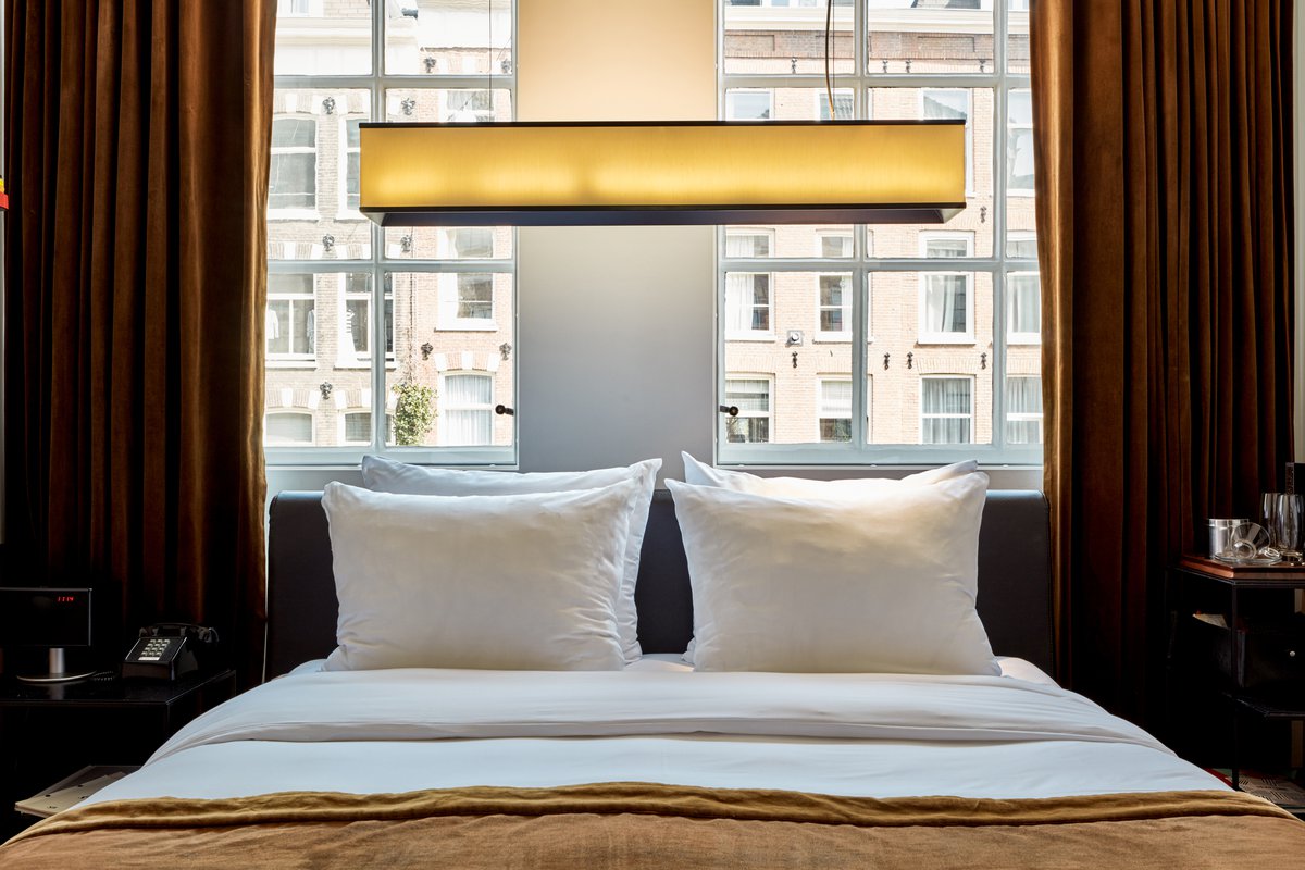 sir-albert-amsterdam-room-deluxe (3).jpg