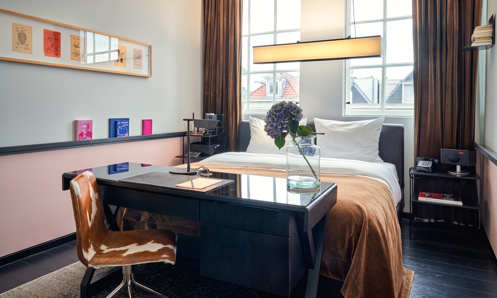 sir-albert-deluxe-room-2021-2.jpg