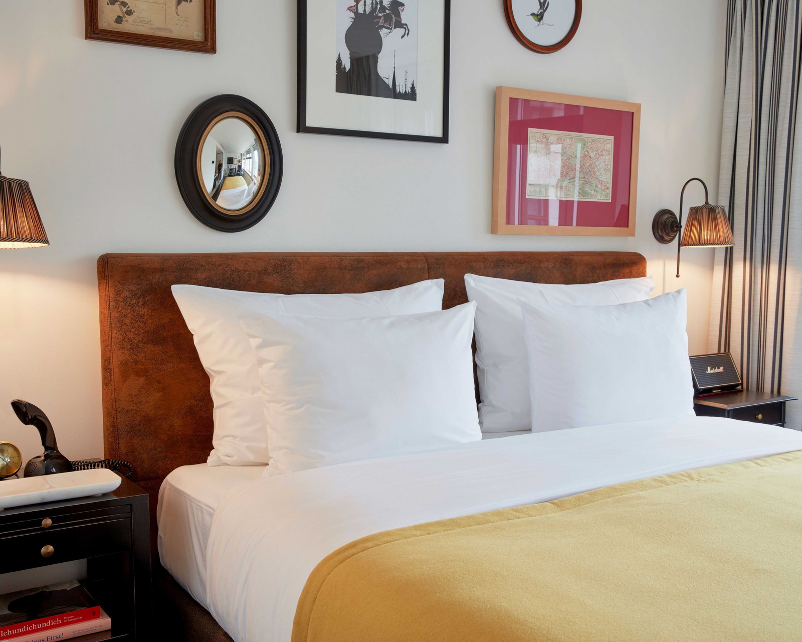 sir-nikolai-hamburg-room-deluxe (1).jpg