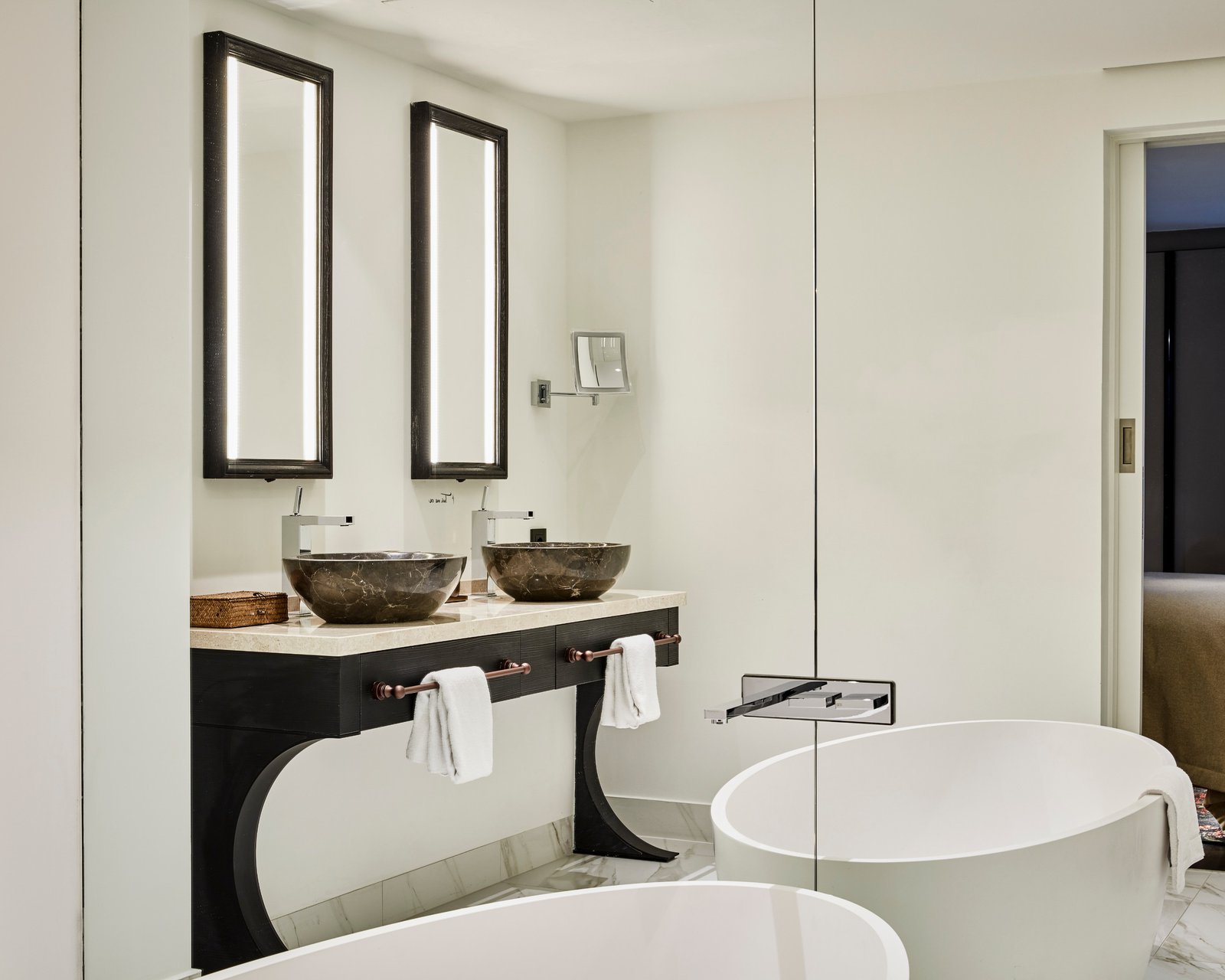 sir-nikolai-hamburg-room-suite (19).jpg
