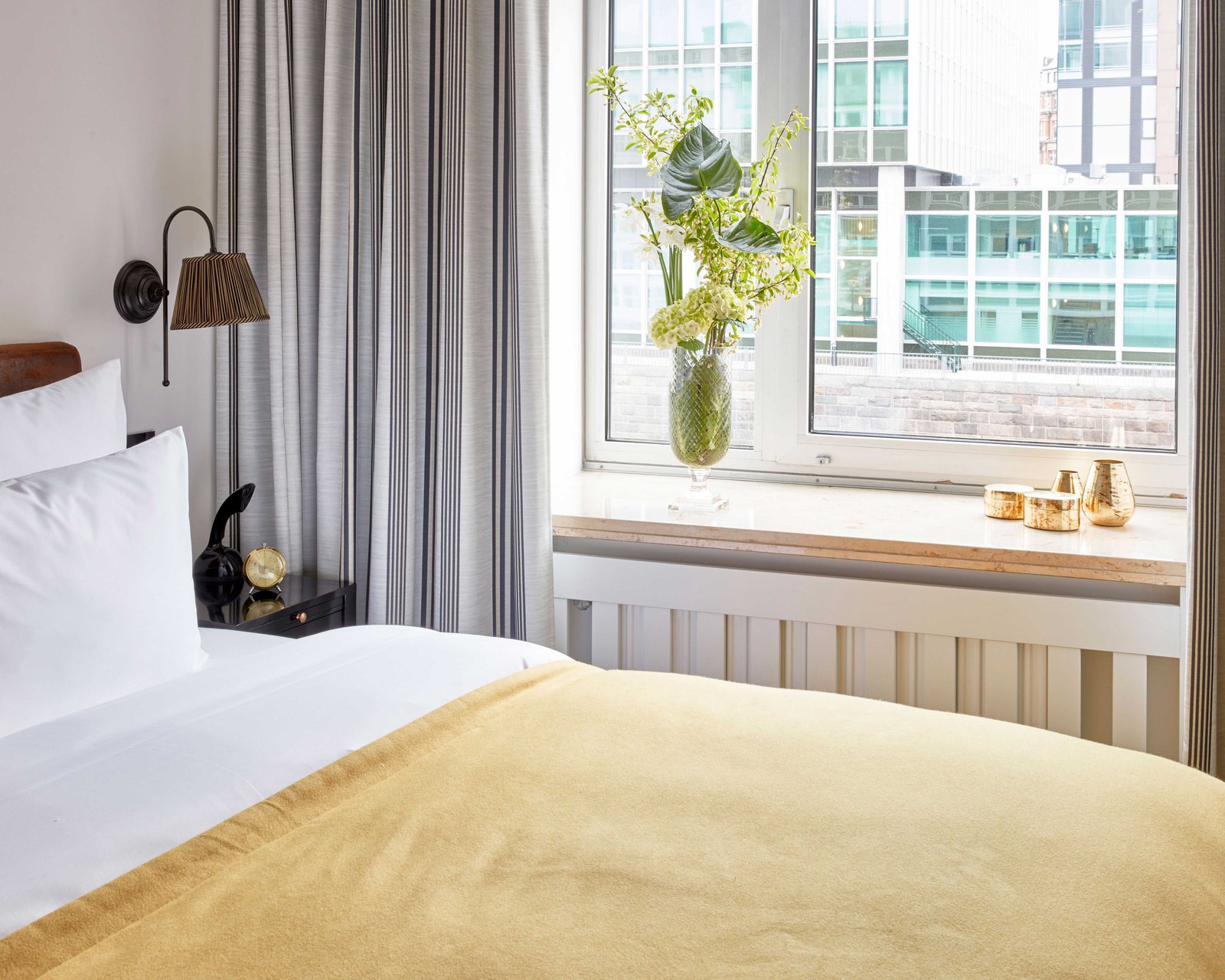 sir-nikolai-hamburg-room-suite (4).jpg