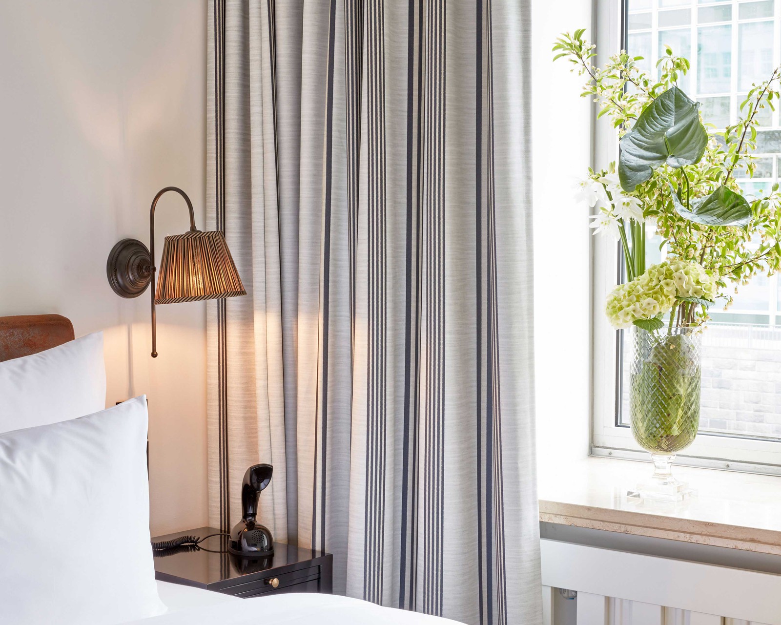 sir-nikolai-hamburg-room-suite (5).jpg