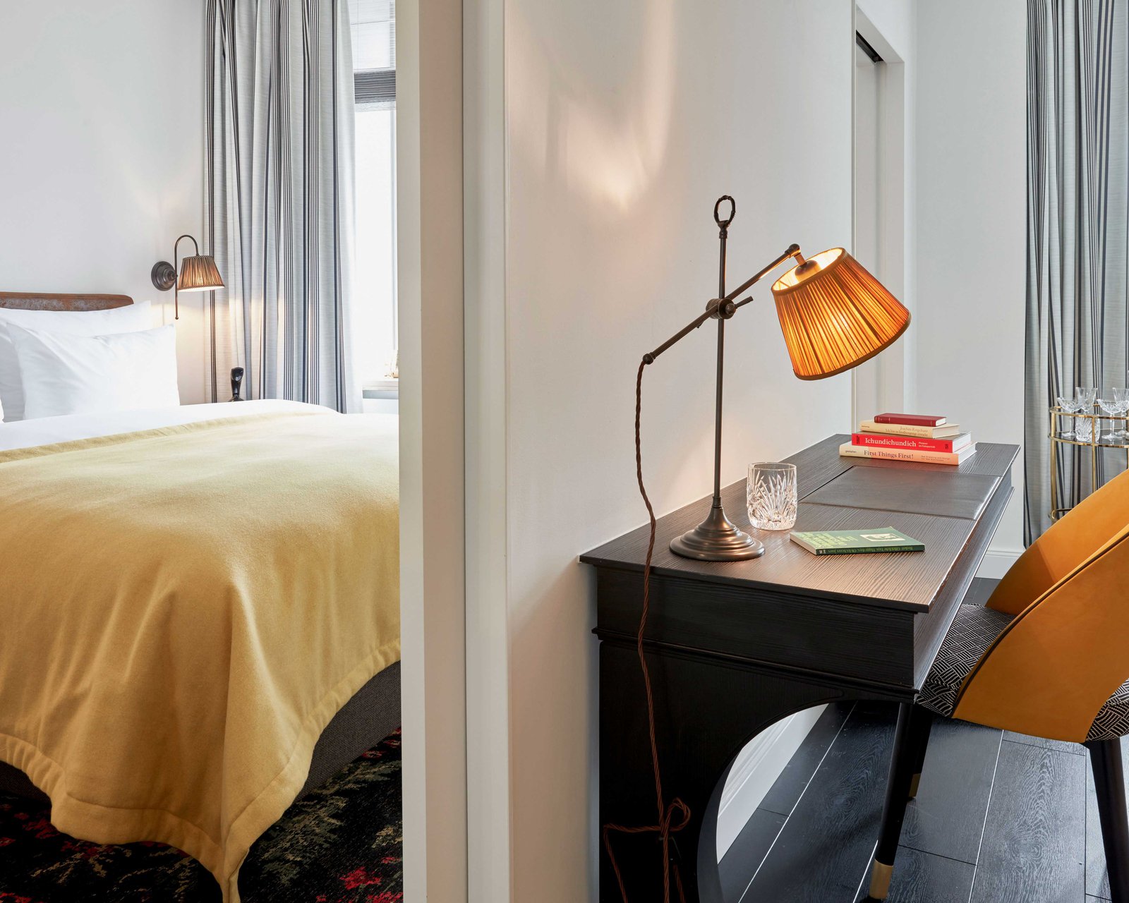 sir-nikolai-hamburg-room-suite (6).jpg