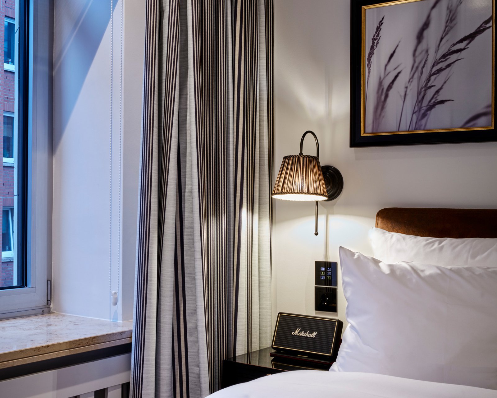 sir-nikolai-hamburg-room-supreme (12).jpg