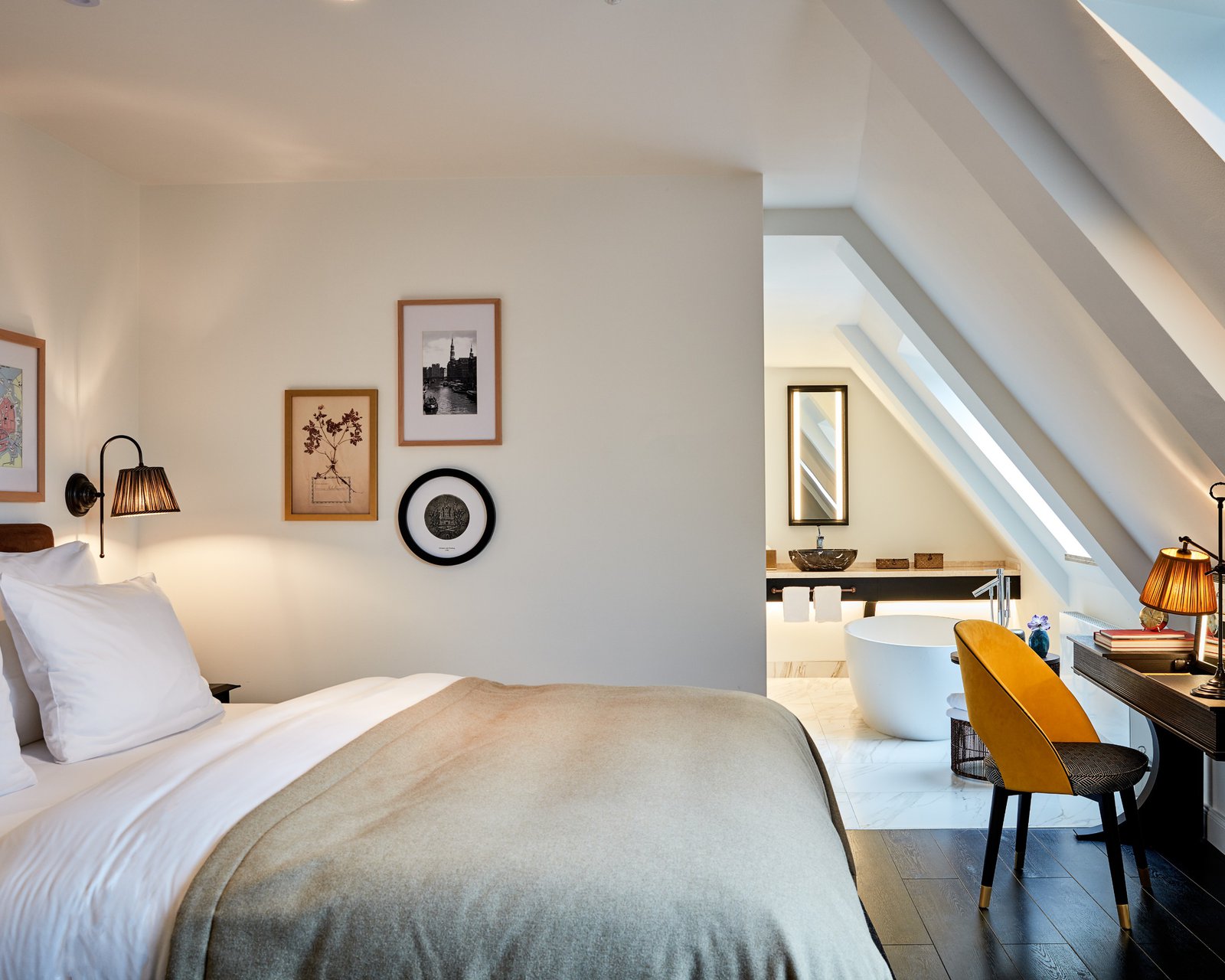 sir-nikolai-hamburg-supreme-room1.jpg